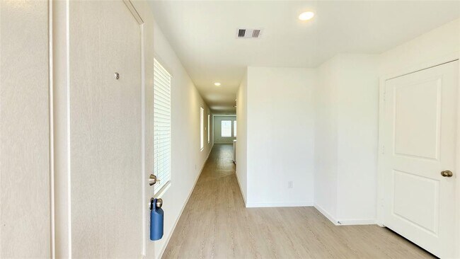 Building Photo - 28759 Texas Plns Dr
