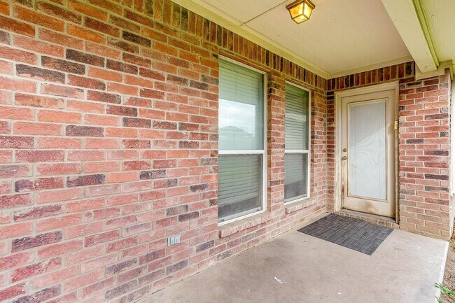 Building Photo - Great 3 Bedroom, 2 Bath, Brick Home in Great Neighborhood- White Settlement ISD- 76108