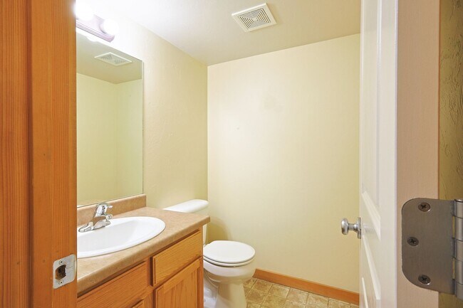 Building Photo - Refined Townhome with Gorgeous Landscaping...
