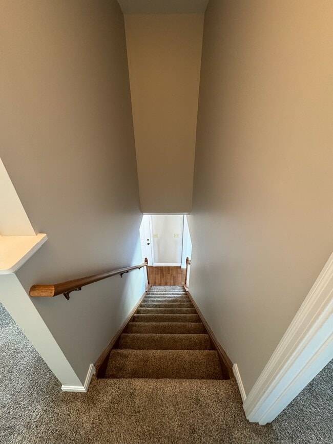 Building Photo - 8811 Woodridge Dr