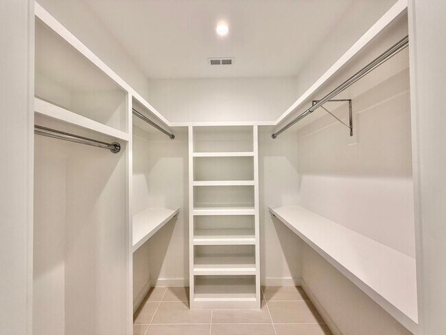 Building Photo - 511 S Bloodworth St