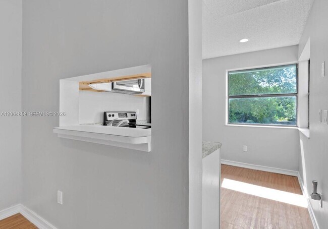 Building Photo - 1331 S Franklin Ave