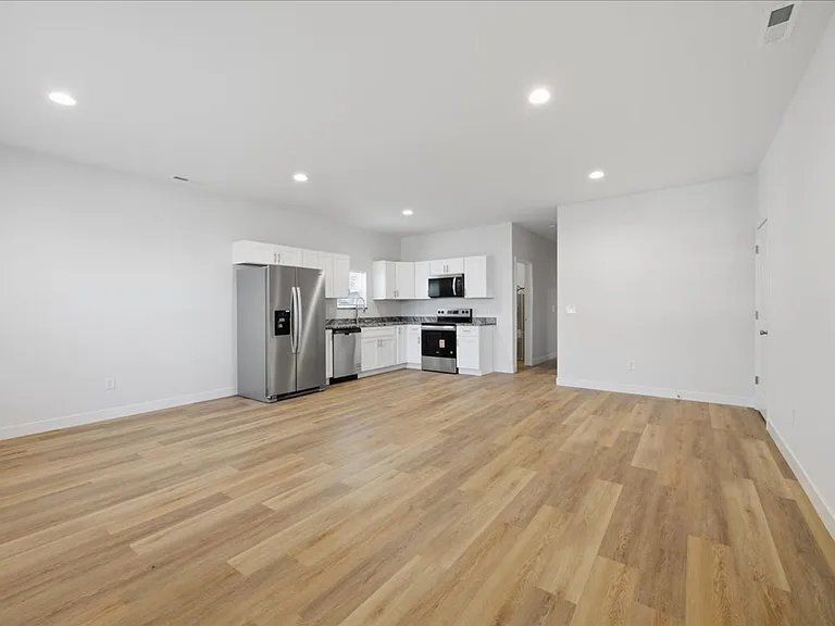 Building Photo - 2106 N Talbott St