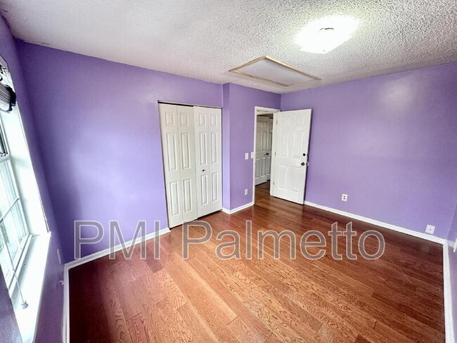 Building Photo - 844 Bentley Dr