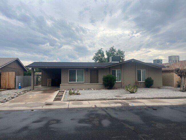 Primary Photo - 7361 W Shangri La Rd