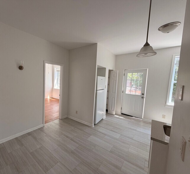Building Photo - 3850 De Tonty St