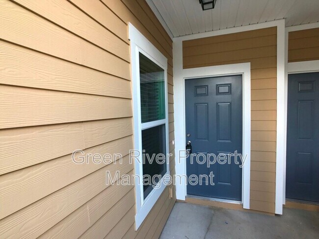 Building Photo - 617 Servia Dr