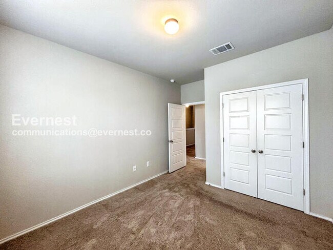 Building Photo - 3-Bed, 2-Bath Townhome with Fenced Yard & Garage / Pet-Friendly / Available Now!