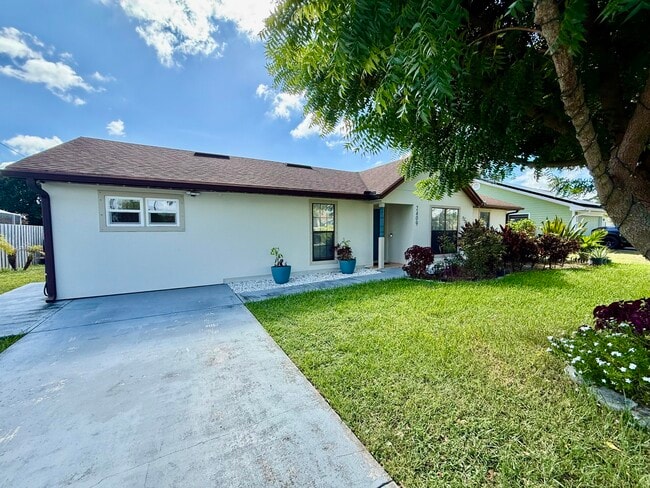 Primary Photo - 2409 SW Hinchman St