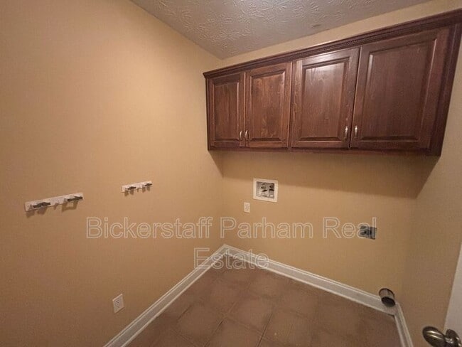 Building Photo - 385 Lee Rd 2141