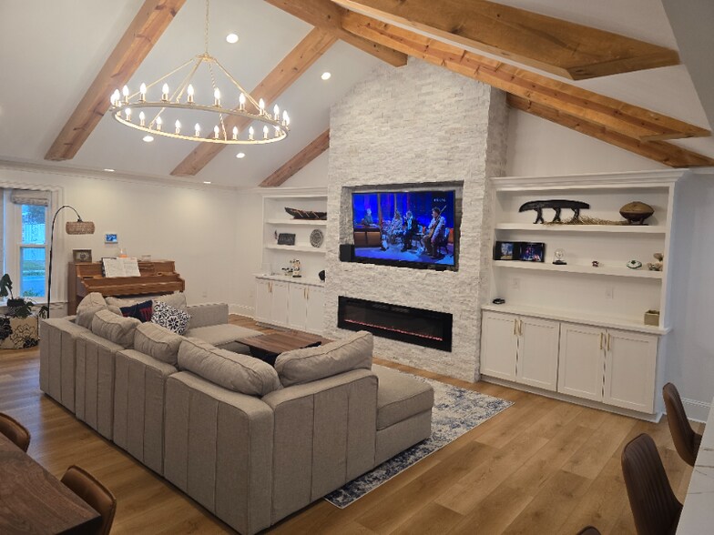 Building Photo - 2200 Carnot St