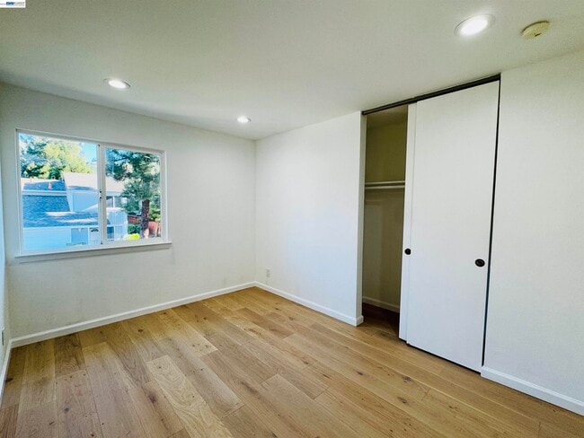 Building Photo - 157 El Dorado Common