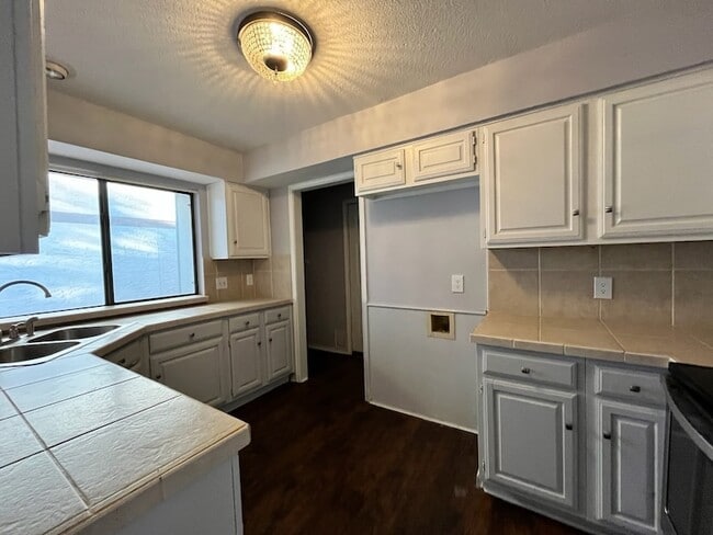 Building Photo - 17084 Westgrove Dr