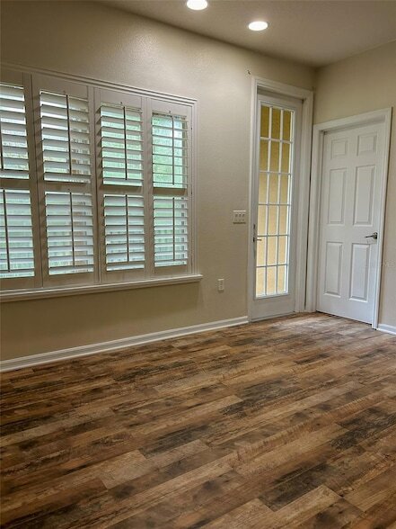 Building Photo - 691 Pensacola Ln