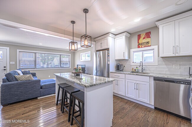 Building Photo - 472 Pinecroft Dr