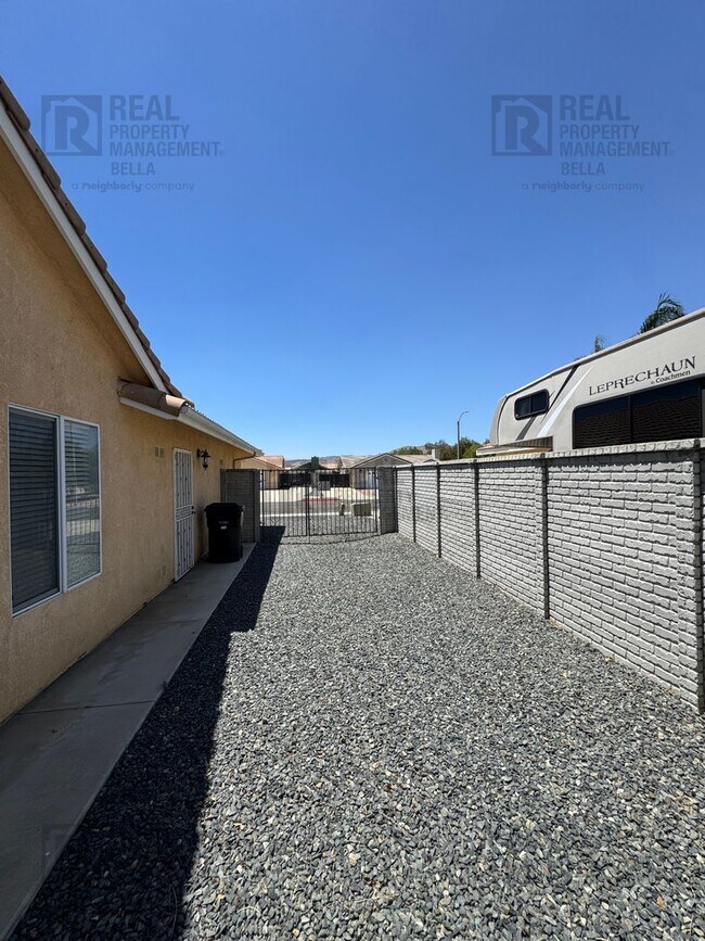 Building Photo - 1266 Euclid St