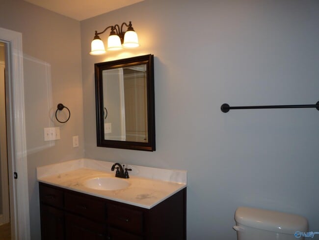 Building Photo - 13205 Hill Crest Dr