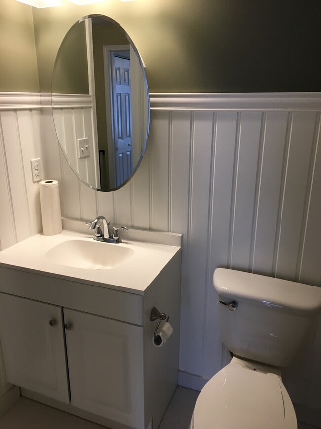 Bath - 103 Shadowlawn Dr