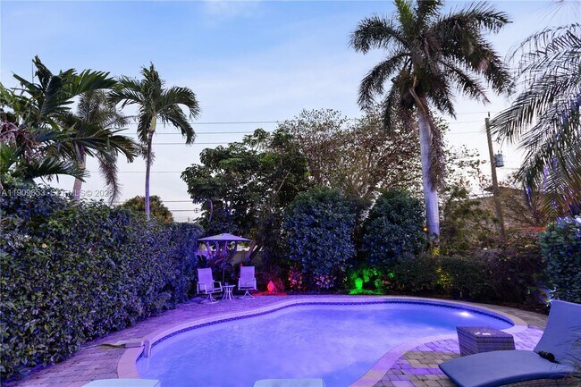 Building Photo - 418 SE 3rd Terrace