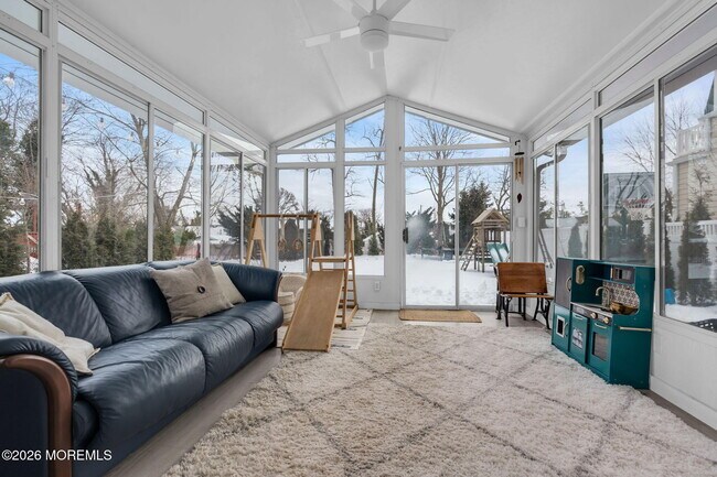 Building Photo - 555 Ocean Rd