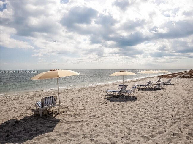 Building Photo - 1111 Crandon Blvd