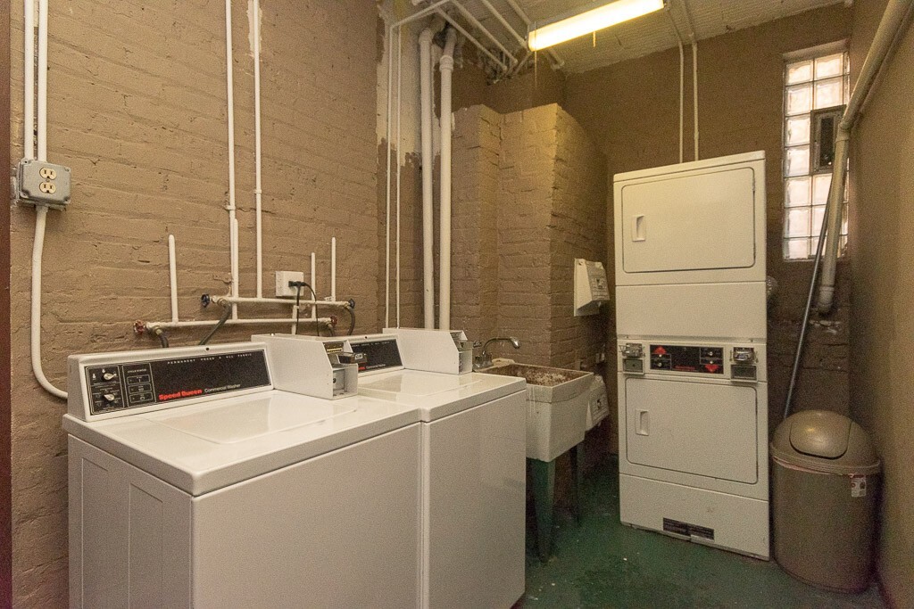 Building Photo - 2832 N Burling St