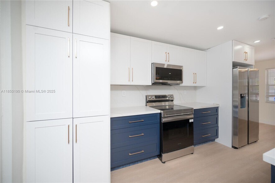 Building Photo - 3751 NE 17th Ave