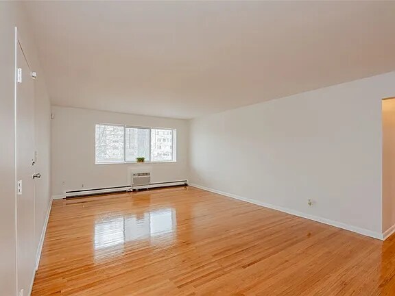 Building Photo - 2456 East Ave