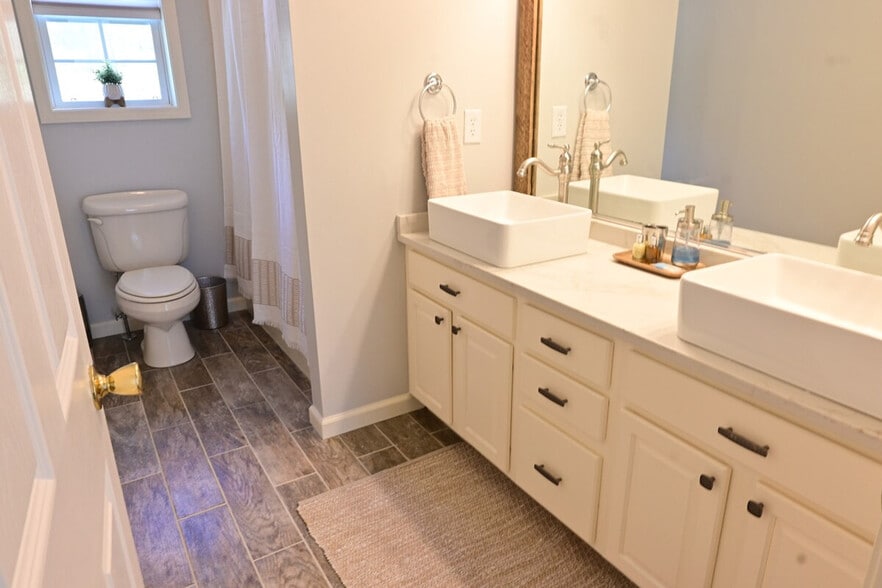 Building Photo - 184 Ruggles Rd