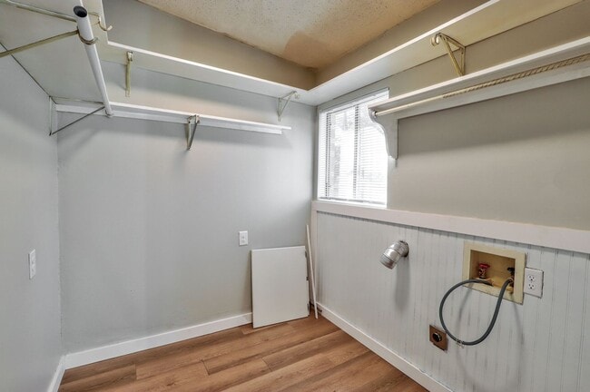 Building Photo - COMING SOON: 3 Bedroom 2 Bathroom House in Wake Village, TX