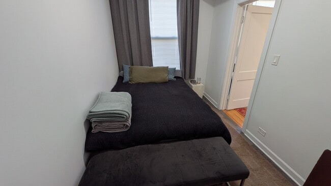 Building Photo - 2322 W Rice St