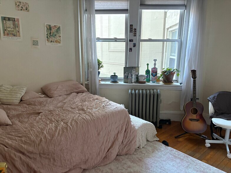 Building Photo - 56 Egmont St