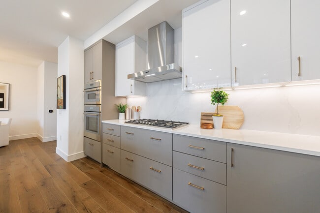 Building Photo - 2425 Peachtree Rd NE