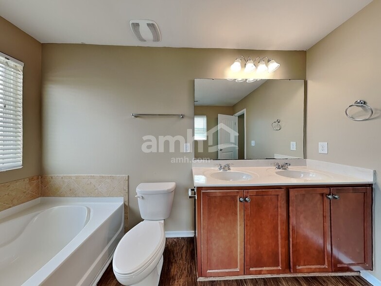 Building Photo - 353 Kerriann Ln