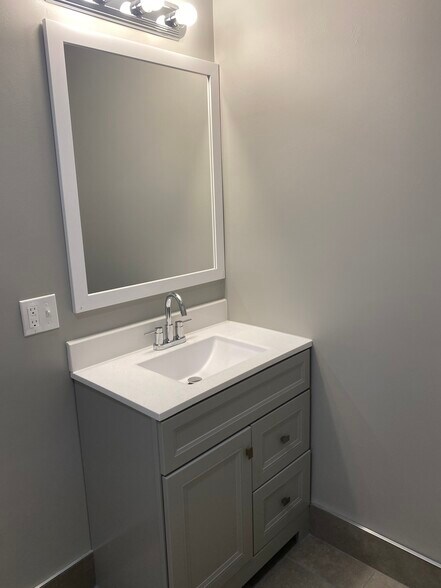 Building Photo - 1190 Plymouth Ave