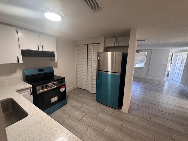 Building Photo - 5525 Quist Dr