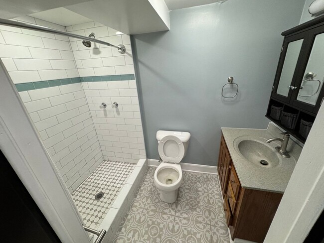 Building Photo - Spacious 1BR Single-Family Near 55th & Whipple — Heat & Hot Water Included