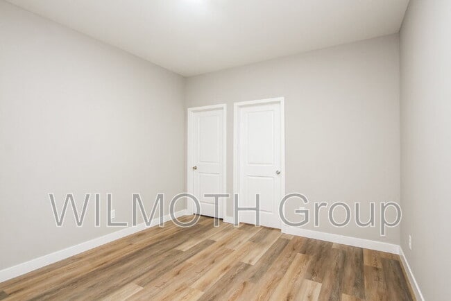 Building Photo - 929 N Beville Ave