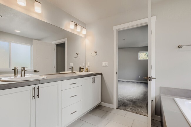 Building Photo - 8516 SW Hamilton Ter