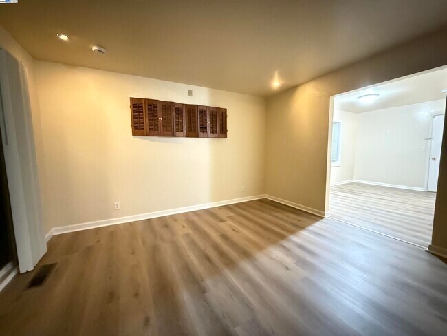 Building Photo - 1420 Primrose Way