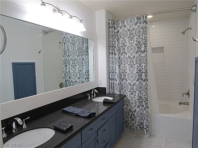 Building Photo - 8521 Heather Downs Dr