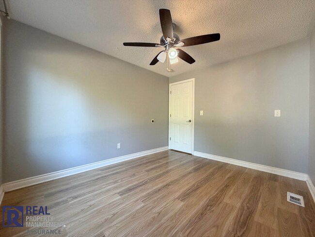 Building Photo - 5470 SW 164th Ct