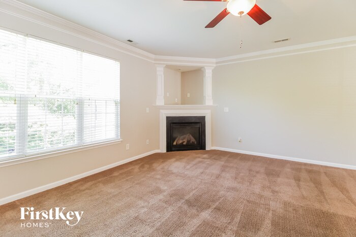 Building Photo - 2456 Ingleside Dr