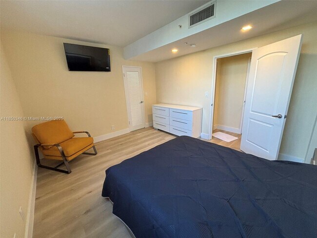 Building Photo - 3001 S Ocean Dr
