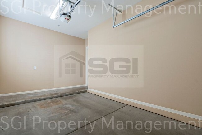 Building Photo - LUXURY 5 BEDROOM VISTANCIA BASEMENT HOME!