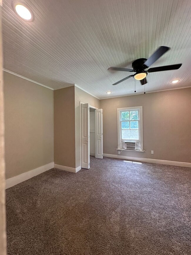 Building Photo - $1,200.00 MOVE-IN-SPECIAL