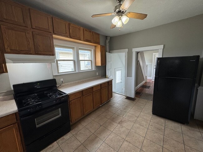 Building Photo - Spacious 2-Bedroom Home in a Quiet Neighbourhood!