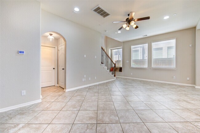 Building Photo - 12130 La Strada St