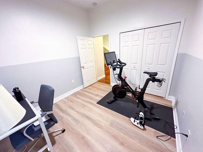 Building Photo - 3 Bed/ 2.5 Bath Pet Friendly Home!