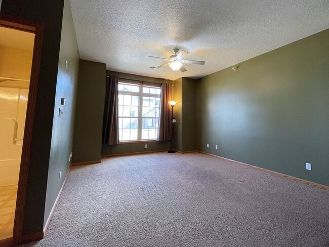 Building Photo - West Ames 1-Bedroom Condo - Garage Included